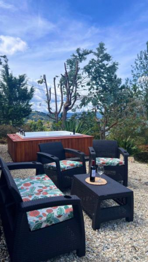 Casa Nyra with Jacuzzi near JMC - Santa Elena